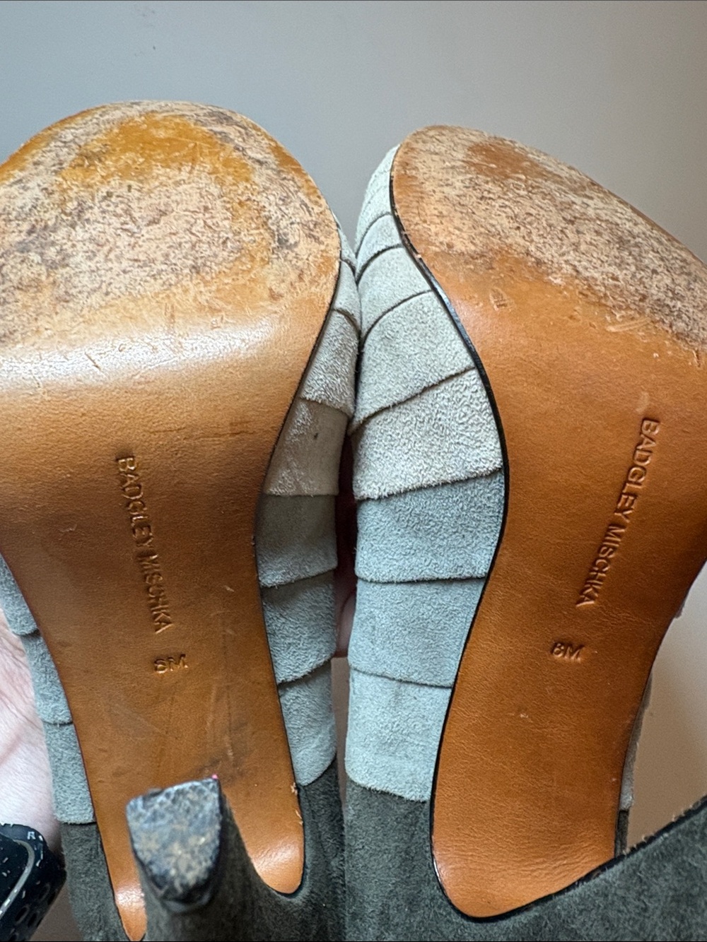 Badgley Mischka Gray Gradation Suede Heeled Pumps Size 8 - Picture 10 of 13